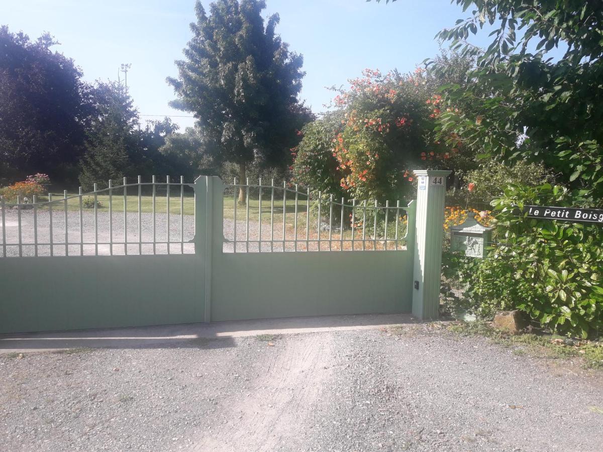 Chambre D'Hote Avec Piscine Couverte Coulaines Exterior foto
